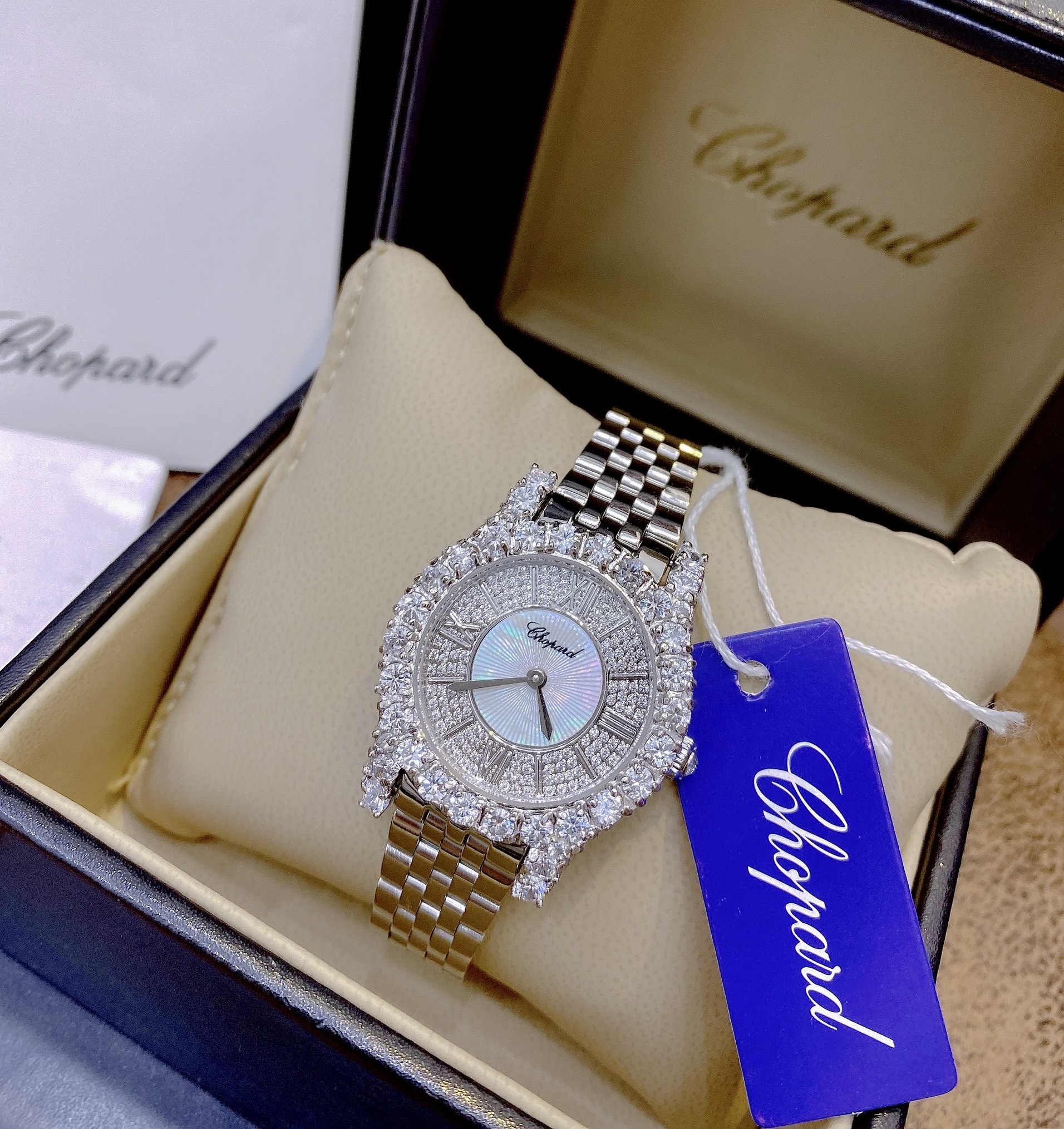 Bật mí cách chọn màu sắc đồng hồ hợp phong thuỷ cho cả năm rực rỡ