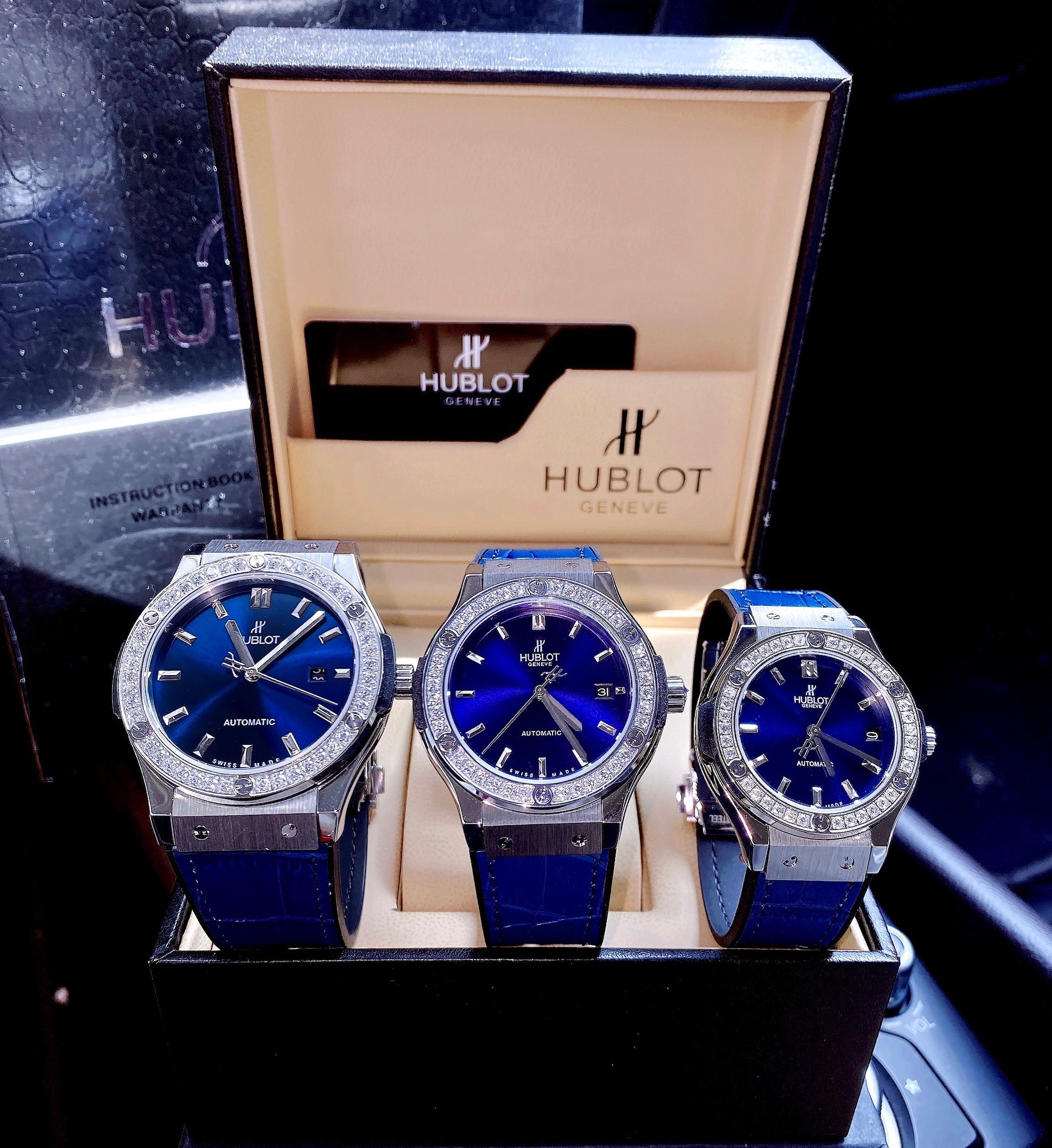 Bật mí cách chọn màu sắc đồng hồ hợp phong thuỷ cho cả năm rực rỡ